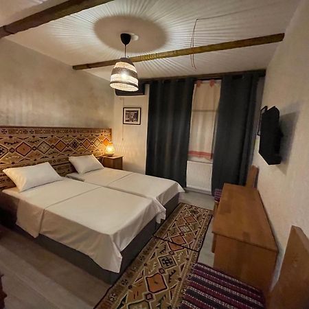 Hotel Casa Romaneasca Otopeni Exteriör bild