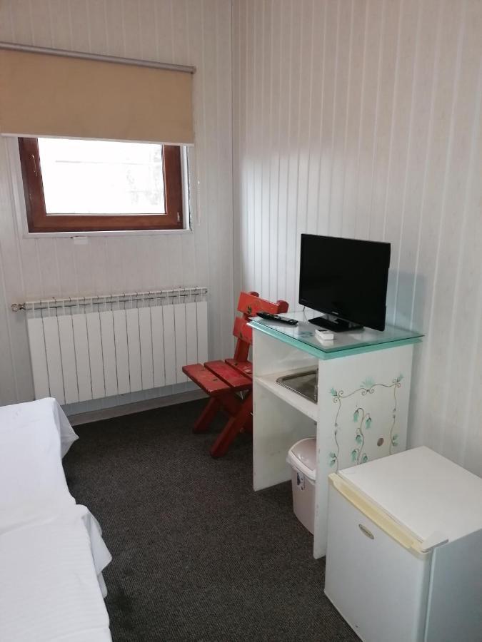 Hotel Casa Romaneasca Otopeni Exteriör bild