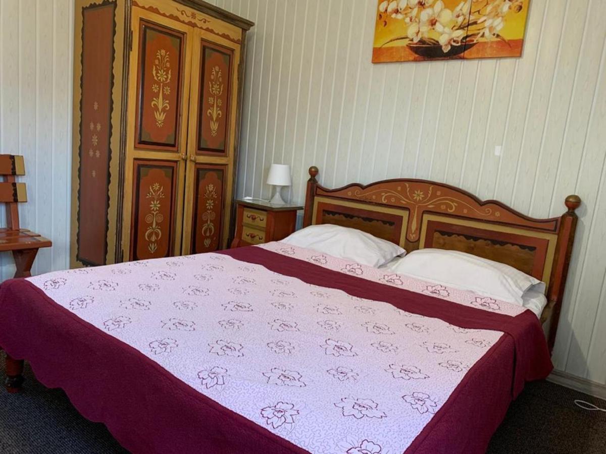 Hotel Casa Romaneasca Otopeni Exteriör bild