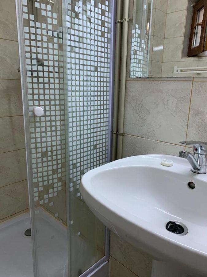 Hotel Casa Romaneasca Otopeni Exteriör bild