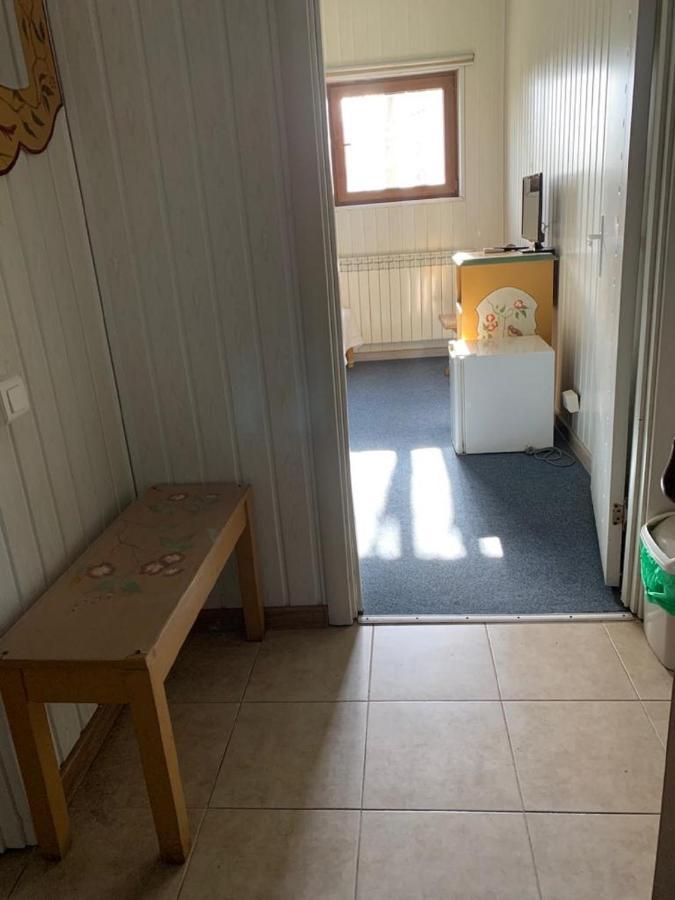 Hotel Casa Romaneasca Otopeni Exteriör bild