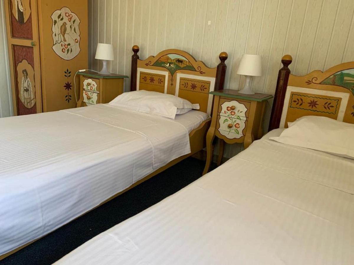 Hotel Casa Romaneasca Otopeni Exteriör bild