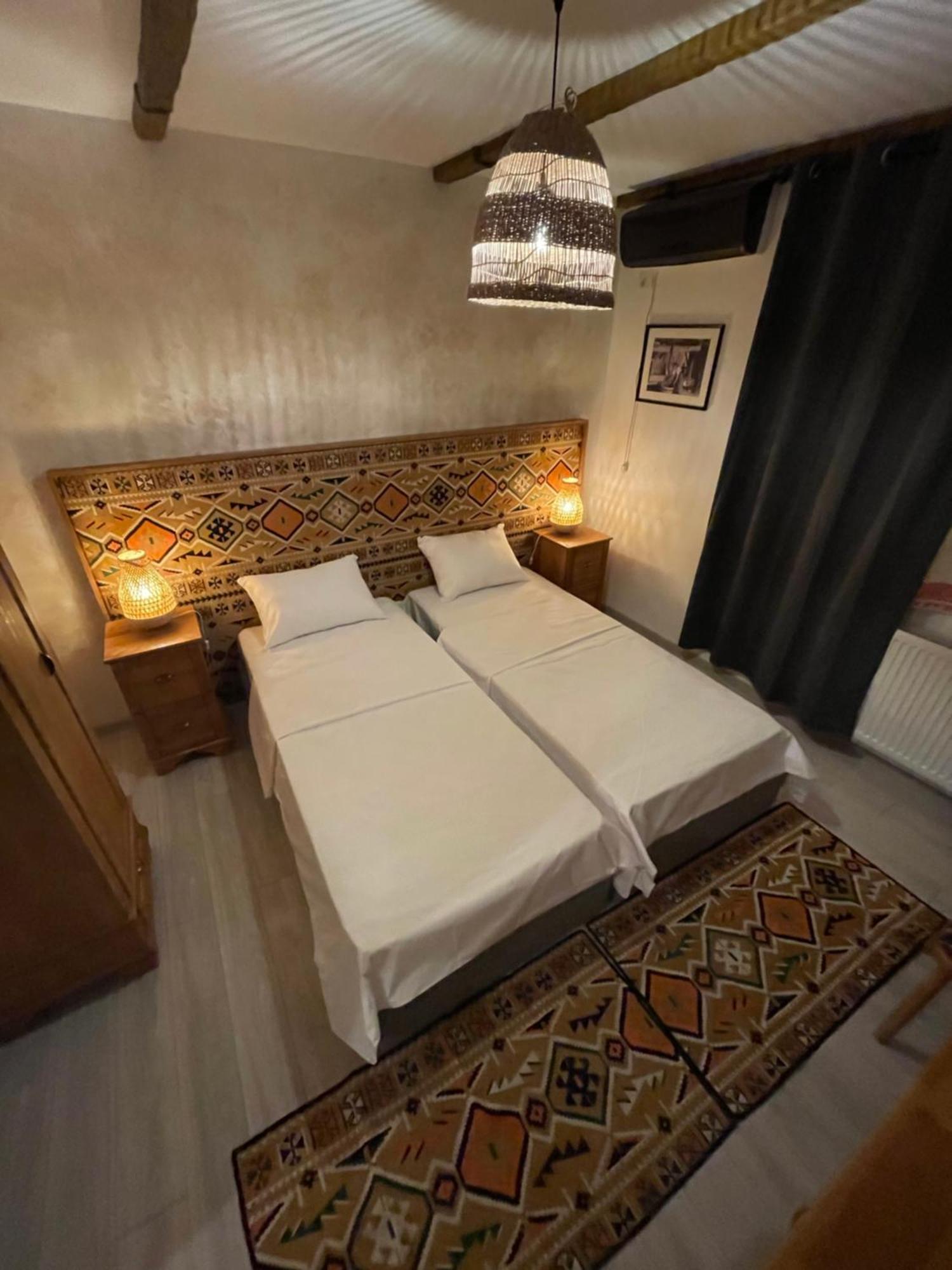 Hotel Casa Romaneasca Otopeni Exteriör bild