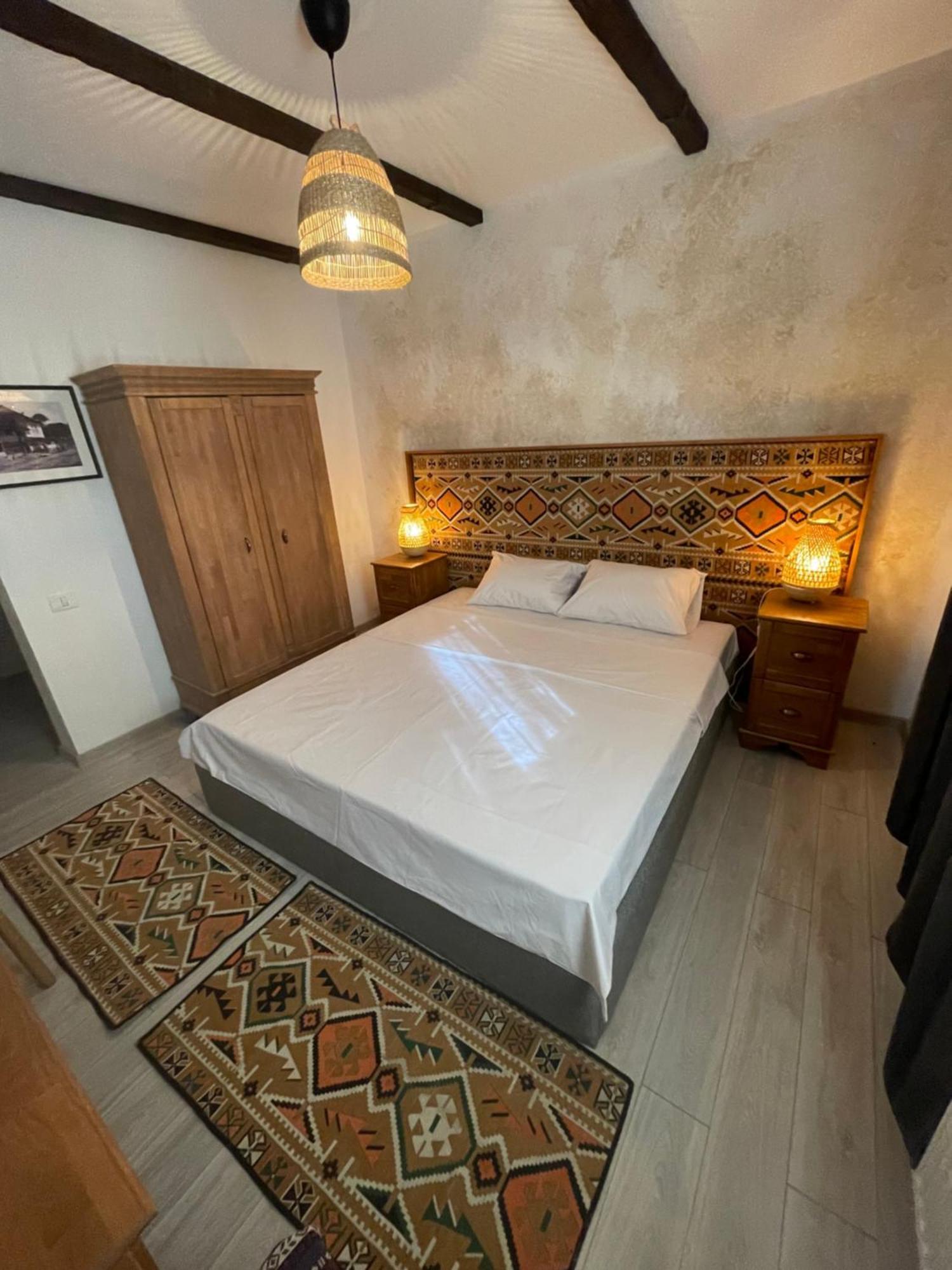 Hotel Casa Romaneasca Otopeni Exteriör bild