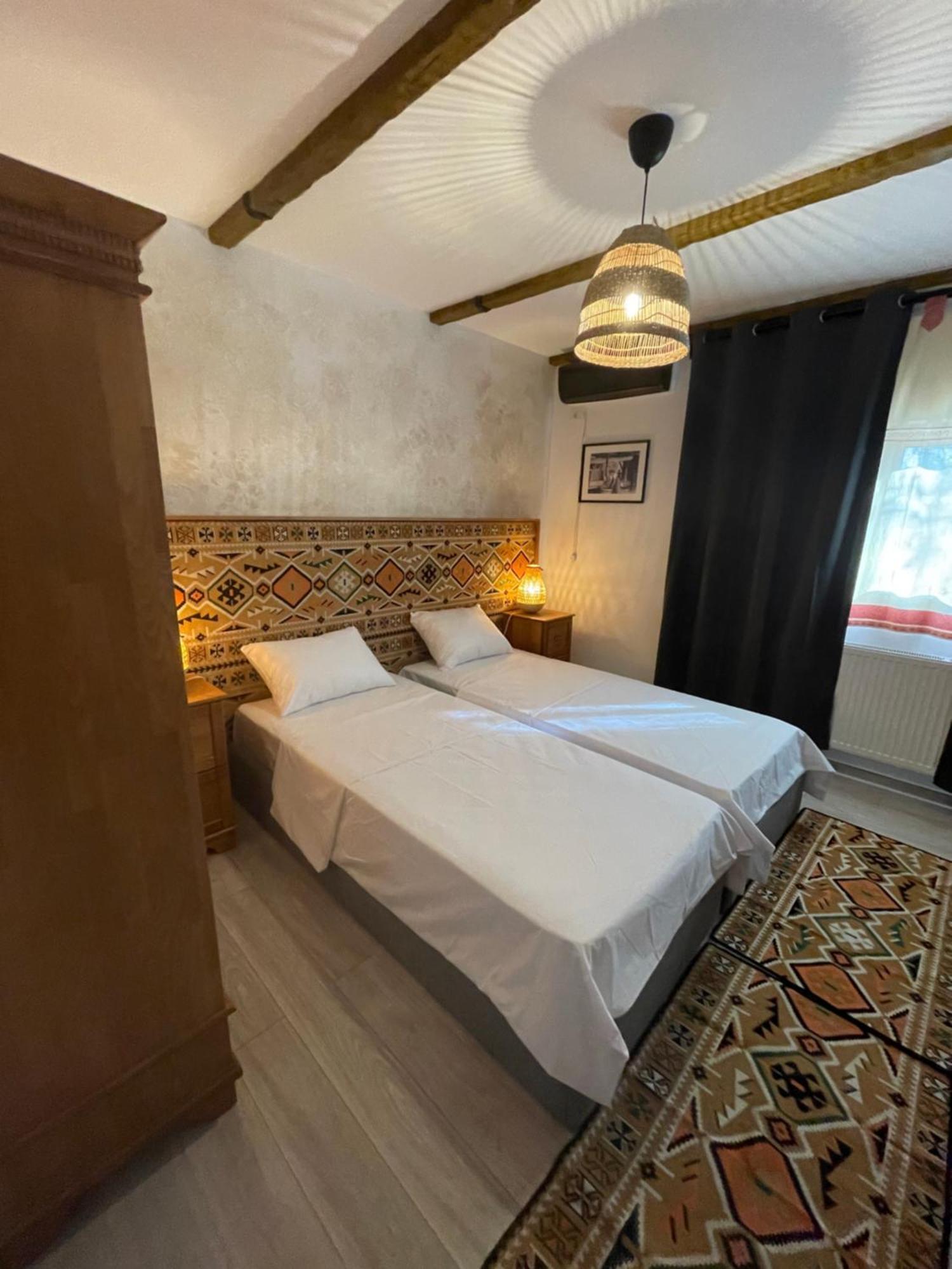 Hotel Casa Romaneasca Otopeni Exteriör bild