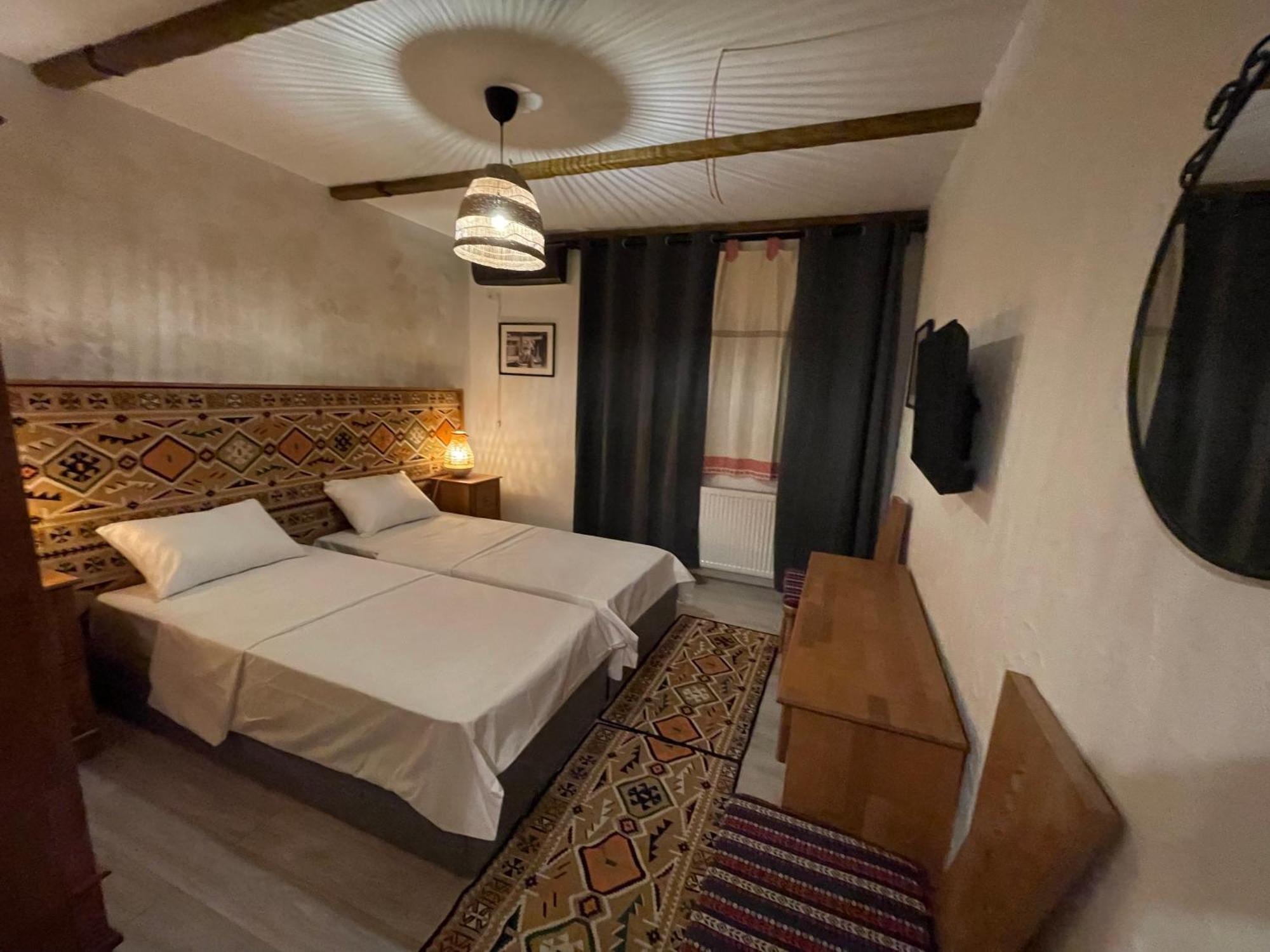 Hotel Casa Romaneasca Otopeni Exteriör bild