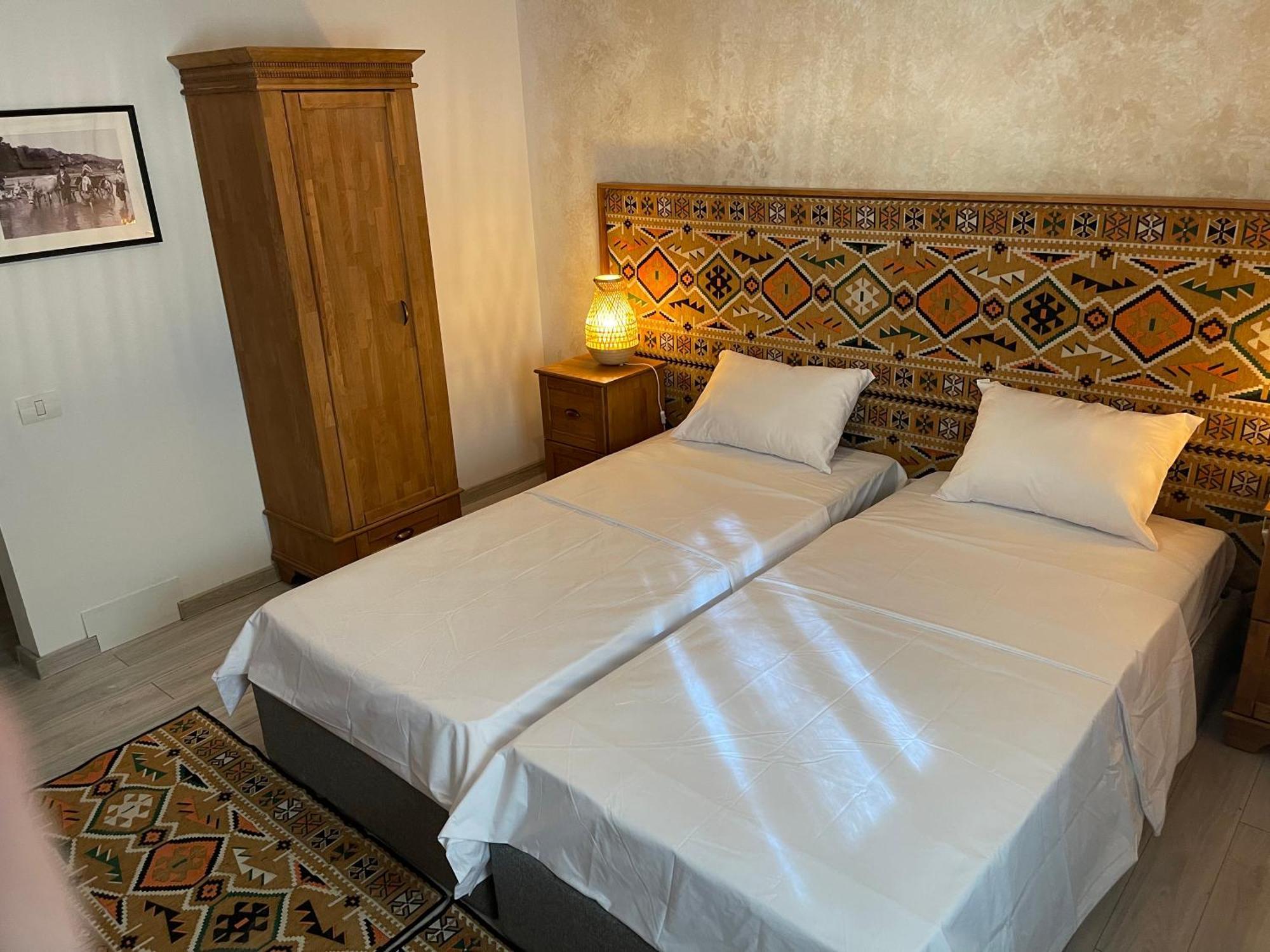 Hotel Casa Romaneasca Otopeni Exteriör bild