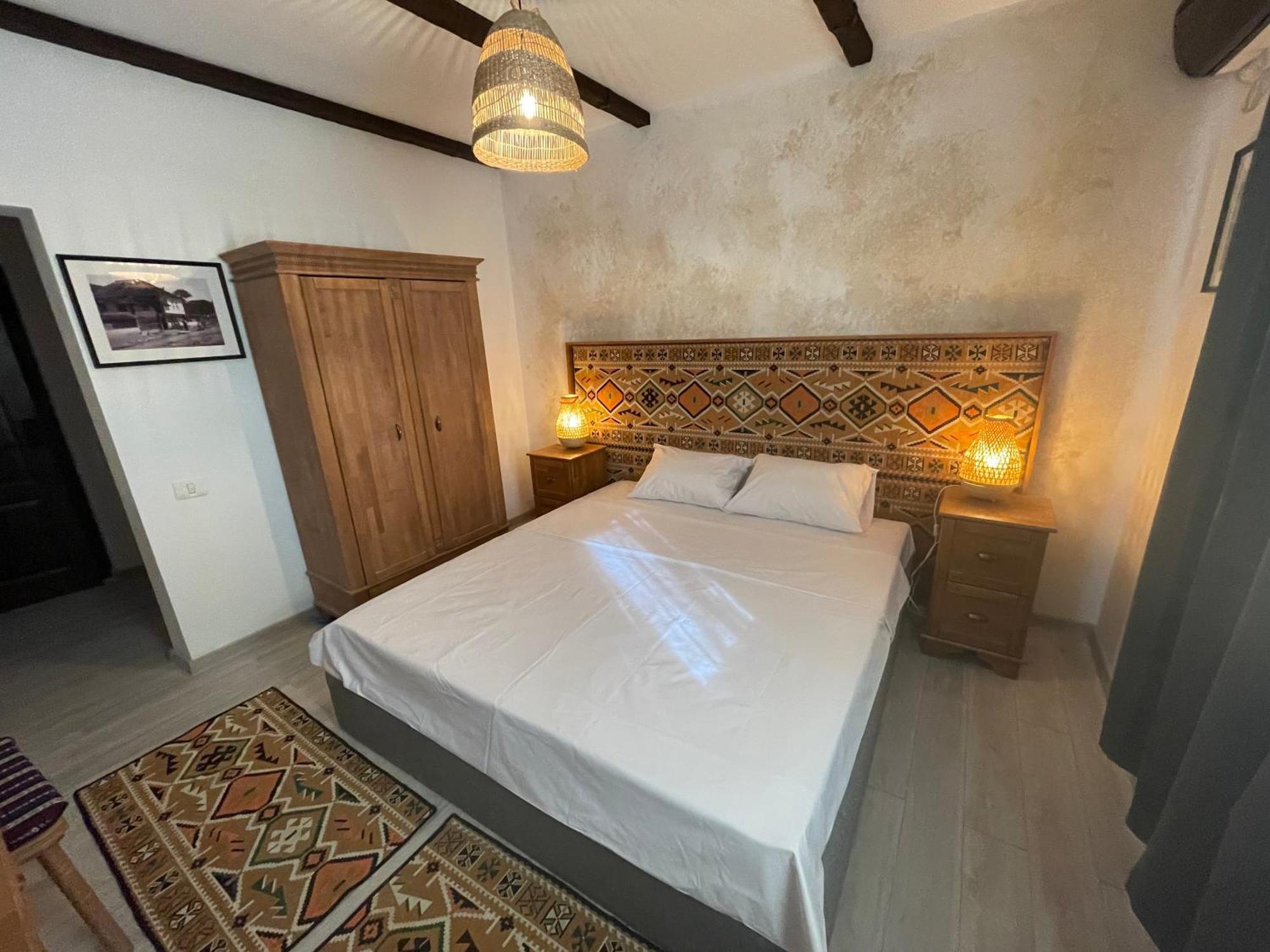Hotel Casa Romaneasca Otopeni Exteriör bild